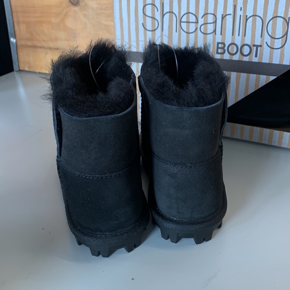 COPY - NIB Kids Kirkland Signature Shearling Sheepskin Boots Black - Picture 4 of 7